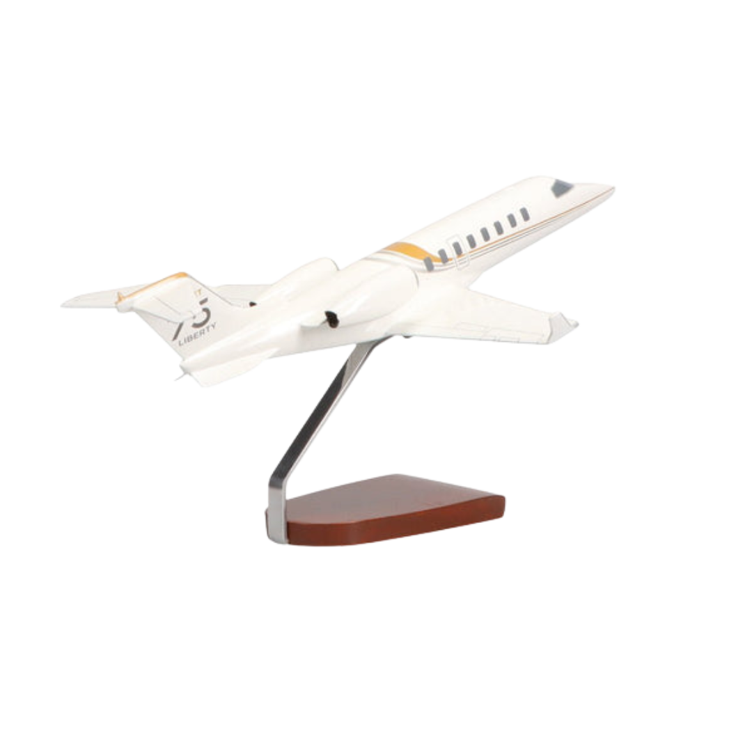 MODELO GRANDE DE CAOBA LEARJET 75 DE EDICIÓN LIMITADA