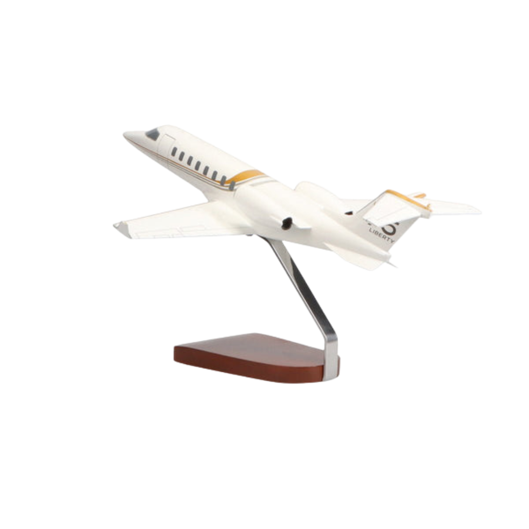 MODELO GRANDE DE CAOBA LEARJET 75 DE EDICIÓN LIMITADA